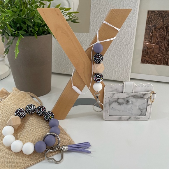 Bracelet Keychain Silicone Wood Beads/Lanyard Teacher Badge Holder Gift Set - Picture 4 of 5